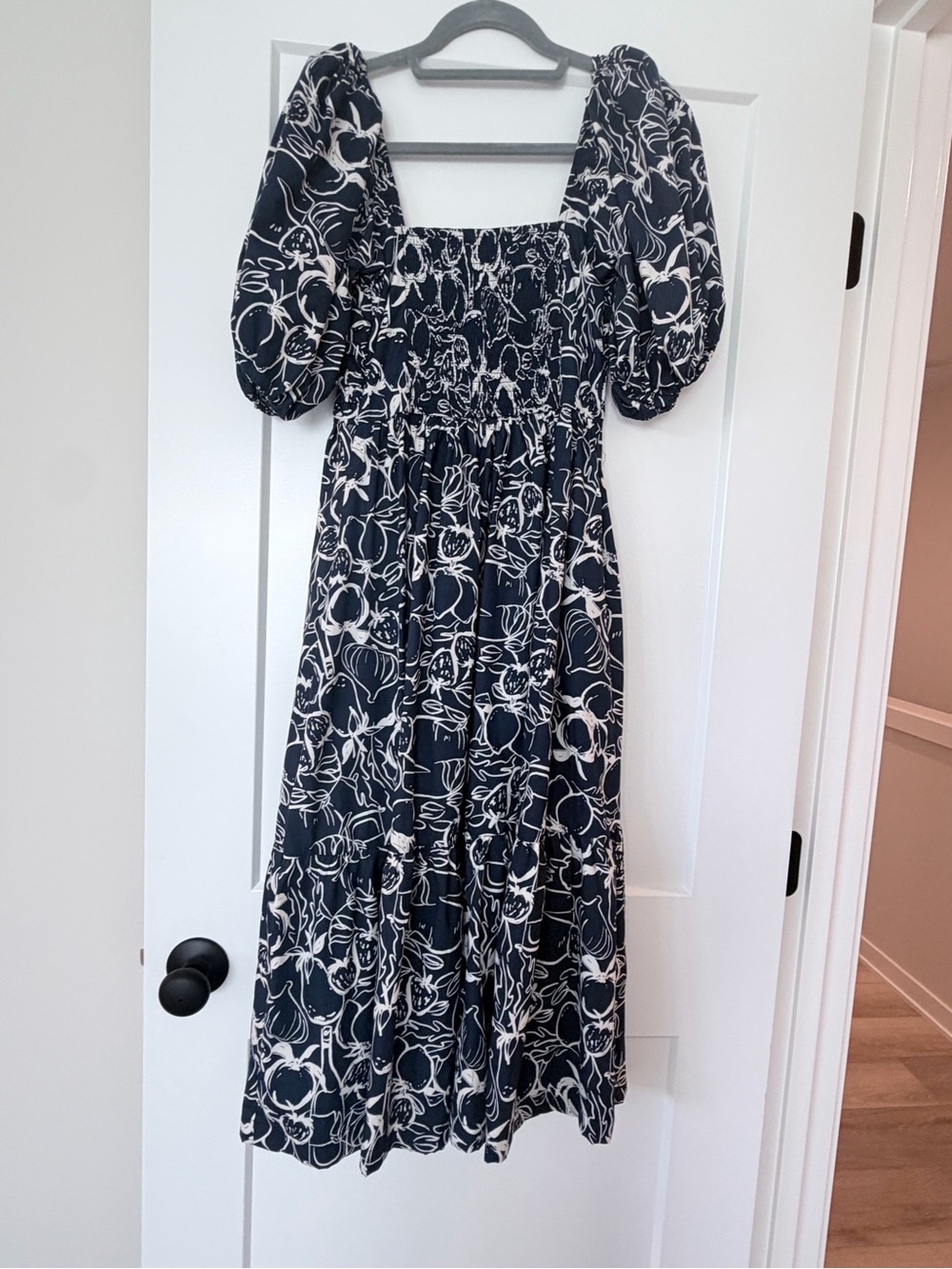 Abercrombie & Fitch Navy and White Floral Puff Sleeve Midi Dress